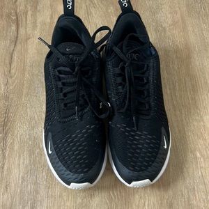 These air max 270s are AMAZING! They have been barely worn.